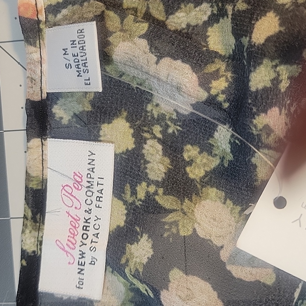 Sweet Pea Floral Long Kimono with Black and Pink Accents NWT - Picture 8 of 9